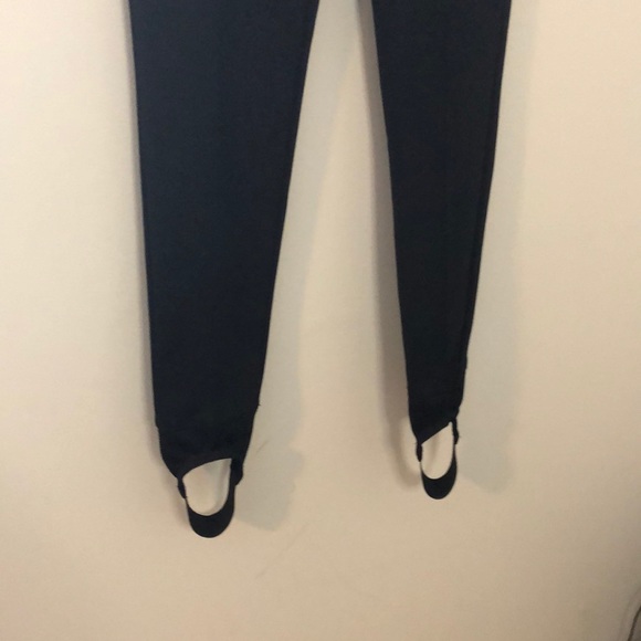 NWOT, Yoga Jeans Stirrup Legging Pant, Black - Picture 5 of 10